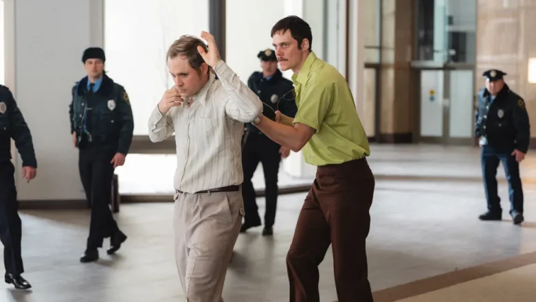 Dead Man’s Wire’ Review: Gus Van Sant and Bill Skarsgård Turn a Freak Hostage Incident from 1977 Into a Miniature ‘Dog Day Afternoon’