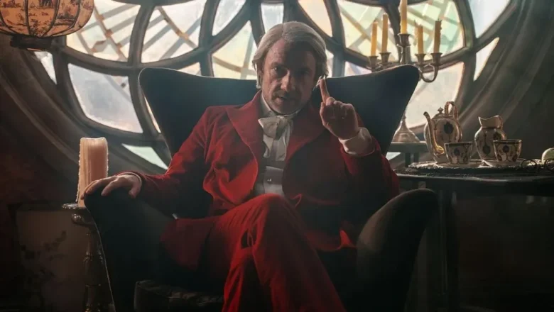 Momo’ Review: Martin Freeman Controls Time in Sentimental Fantasy Boasting Not-So-Distant Futuristic Threats