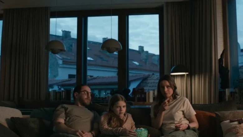 ‘How to Divorce During the War’ Review: A Droll, Perceptive Look at Handling Personal Crises Amid Political Ones